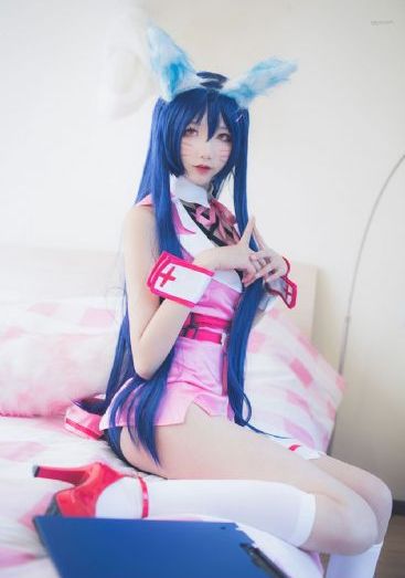 电影阁楼里的情人_JVID性感写真